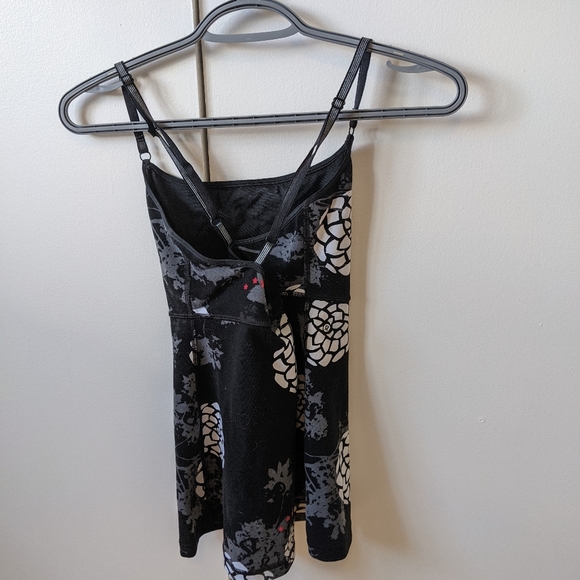 Lululemon Tank Size 4 - Picture 3 of 3
